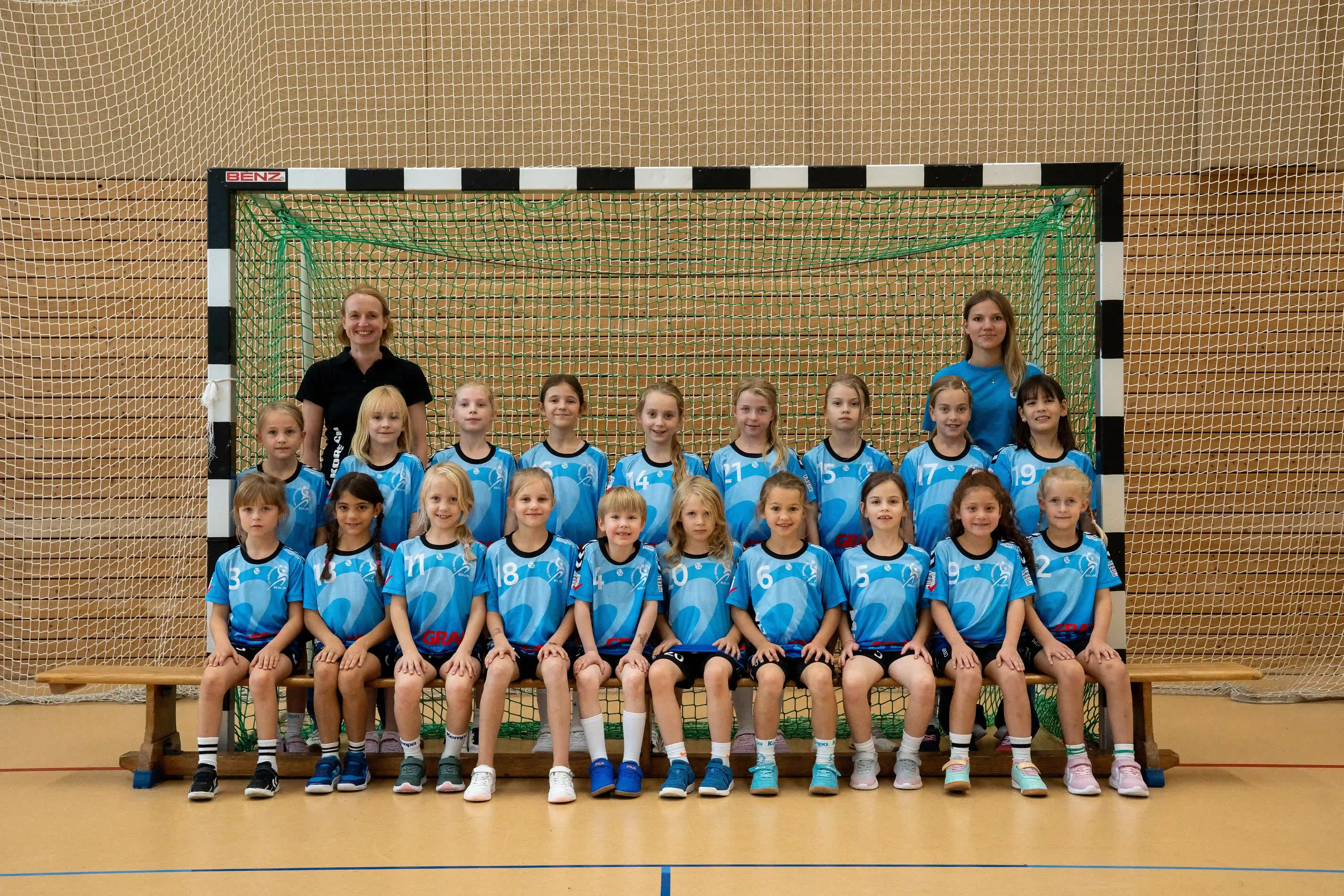 Teamfoto der weibliche F CF 2018-2019